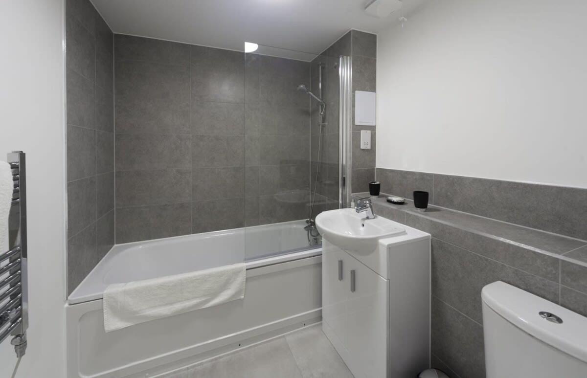 Modern And Bright 2 Bed Apartment In Ashford Ashford  Exteriér fotografie